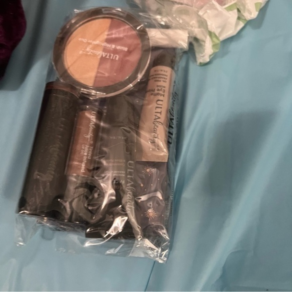 Makeup Bundle - Picture 8 of 16